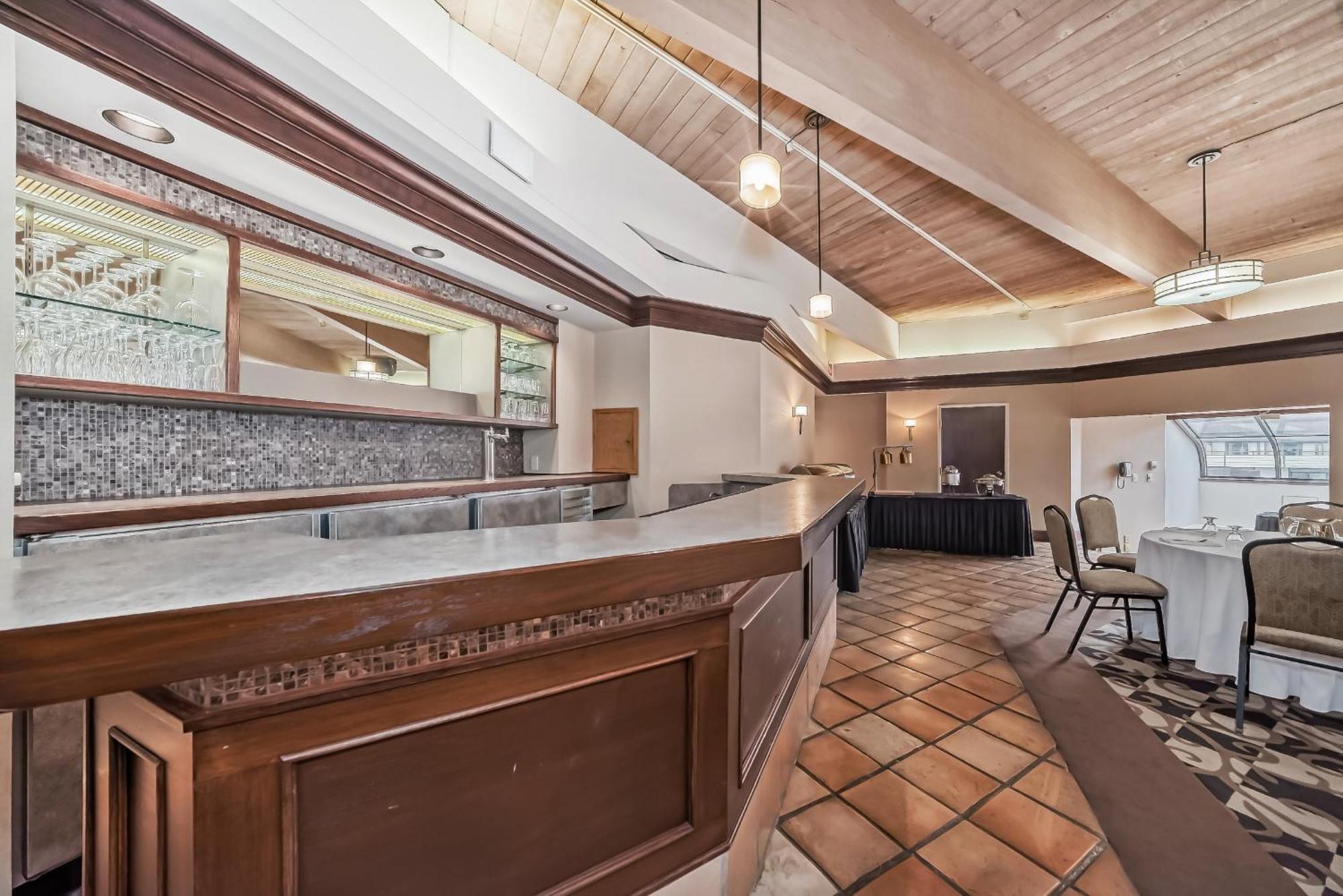 Inn&suites Hotel 3*